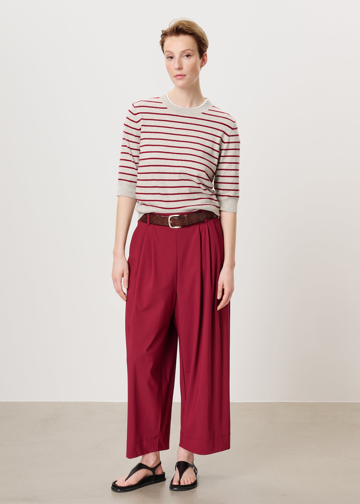 #color_grey/ruby red stripe
