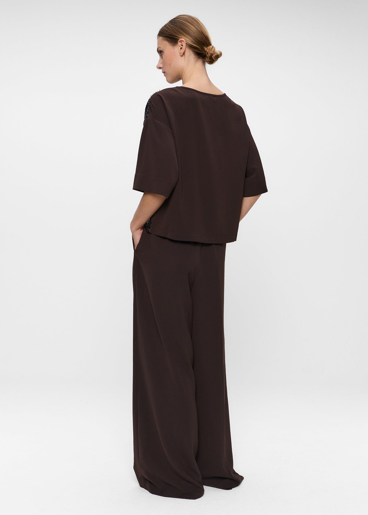 #color_dark brown