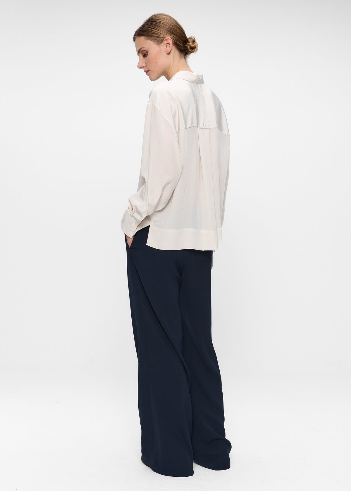 #color_off white