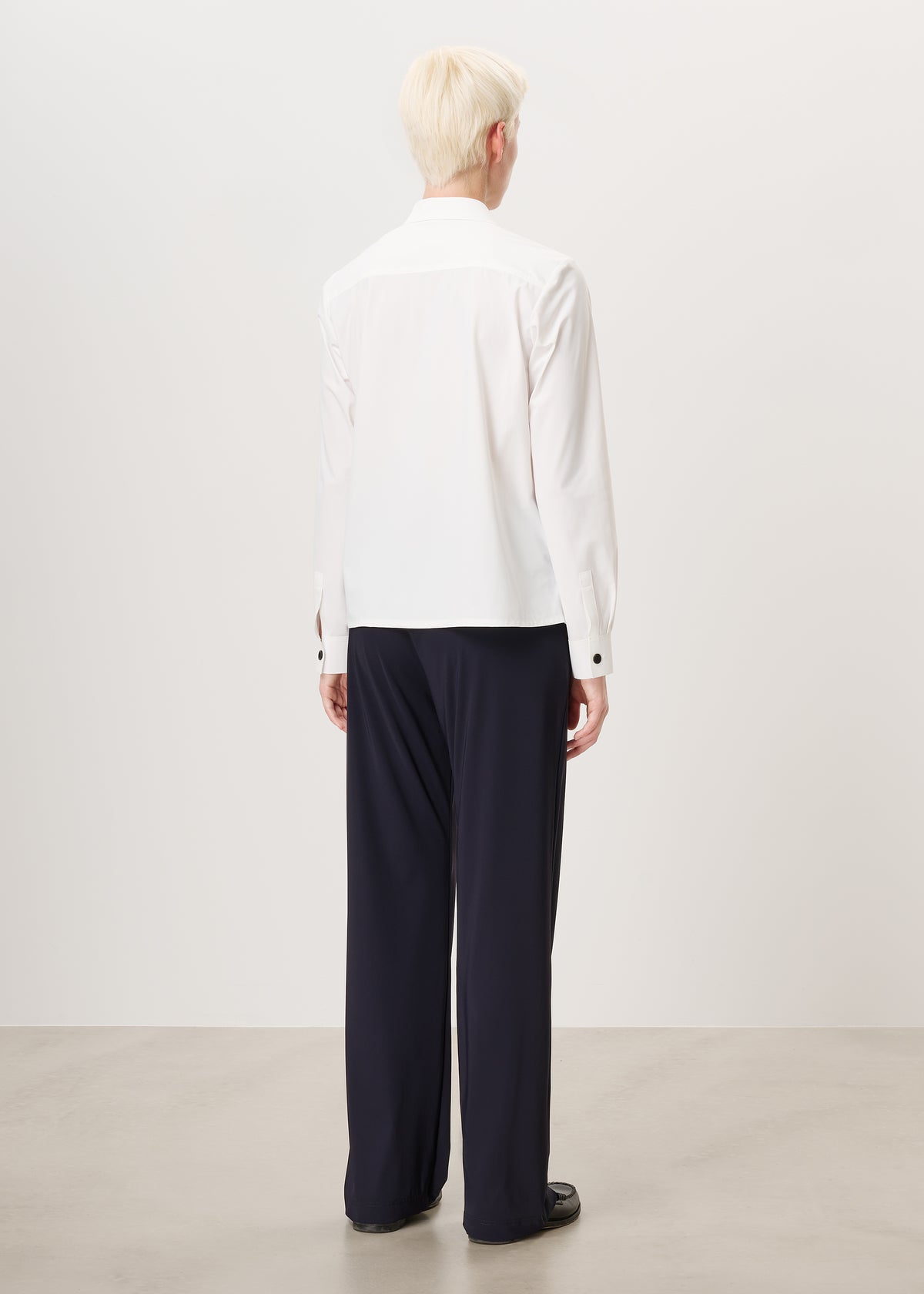 #color_off white