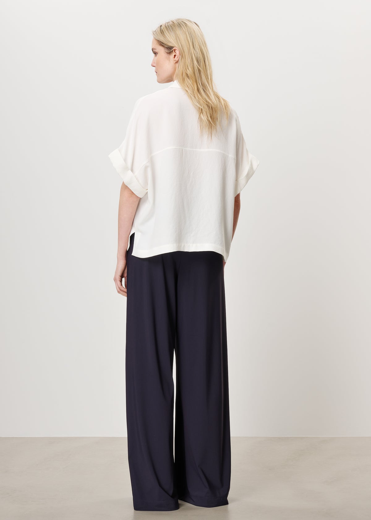 #color_off white