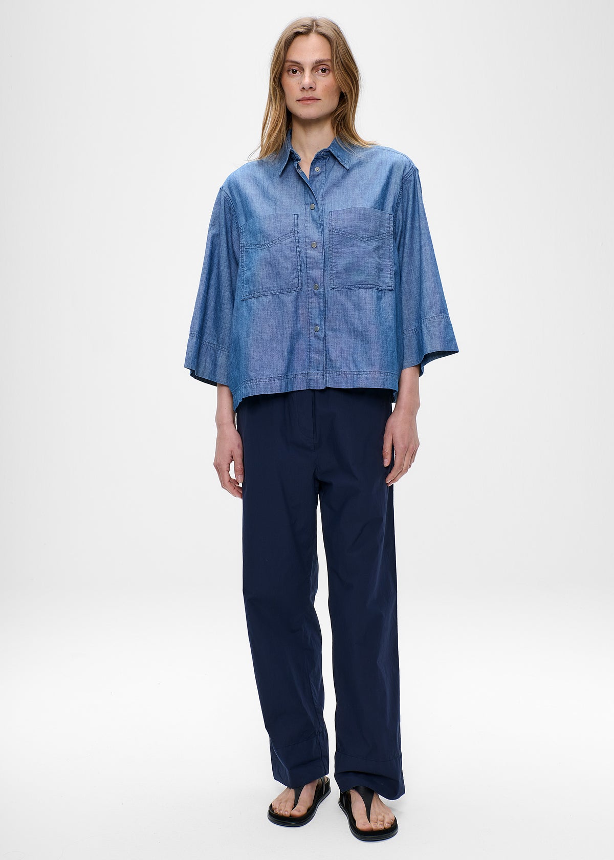 DENIM CHAMBRAY SHIRT.